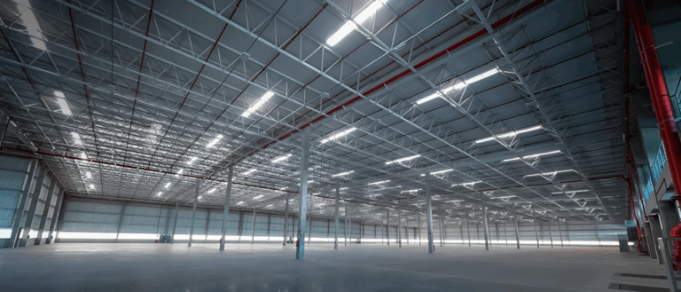 A luz solar direta em excesso pode transformar seu galpão em uma estufa, elevando a temperatura interna a níveis desconfortáveis